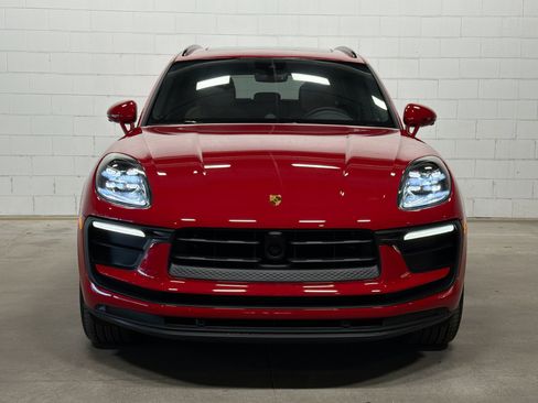 Certified 2025 Porsche Macan image 9