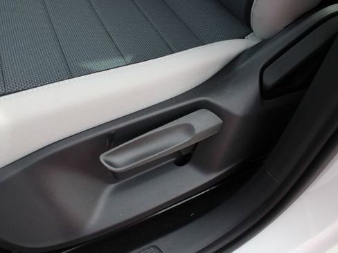 New 2026 Volkswagen Taos S image 5