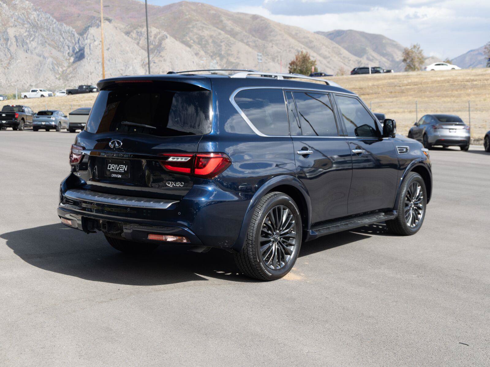 Used 2023 INFINITI QX80 Premium Select w/ Cargo Package AWD/4WD image 8