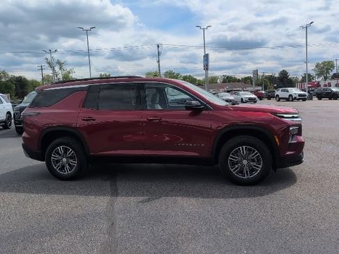 Used 2024 Chevrolet Traverse LT AWD/4WD image 8