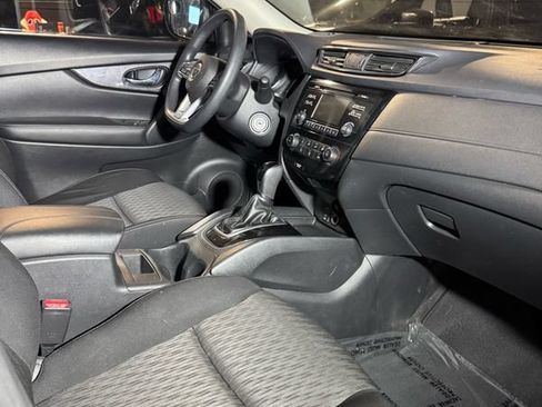Used 2017 Nissan Rogue S AWD/4WD image 12