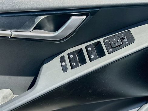 New 2026 Kia Niro LX FWD image 17