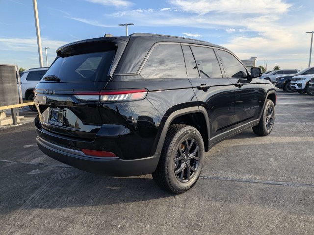 New 2027 Jeep Grand Cherokee Altitude RWD image 4