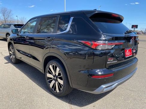New 2026 Mitsubishi Outlander SE AWD/4WD image 3
