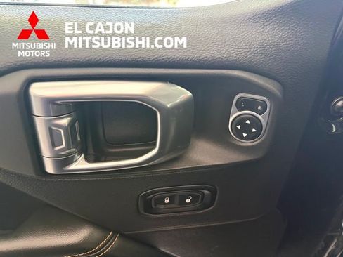 Used 2025 Jeep Wrangler Unlimited Sahara AWD/4WD image 11