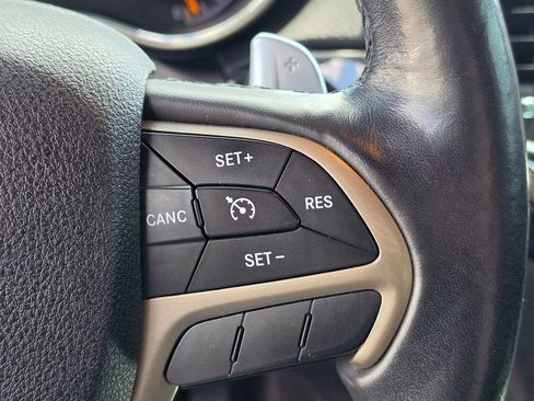 Used 2016 Jeep Grand Cherokee Laredo 75th Anniversary AWD/4WD image 18