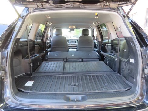 Used 2019 Toyota Highlander LE AWD/4WD image 27