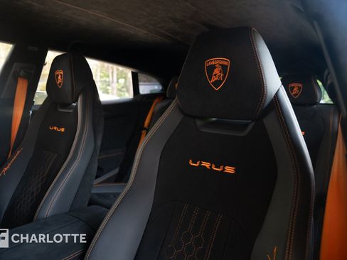 Used 2023 Lamborghini Urus Performante AWD/4WD image 20