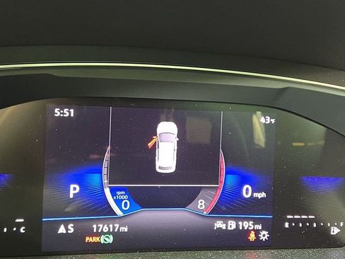 Used 2024 Volkswagen Tiguan SE w/ Panoramic Sunroof Package FWD image 19