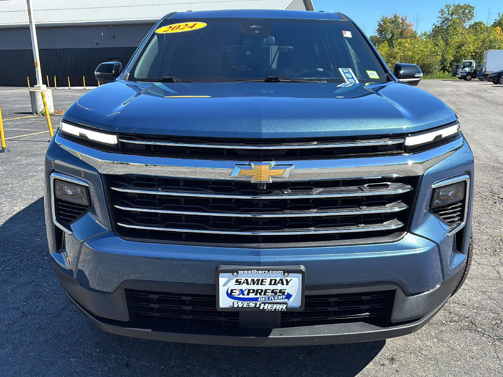 Used 2024 Chevrolet Traverse LT w/ Trailering Package AWD/4WD image 2