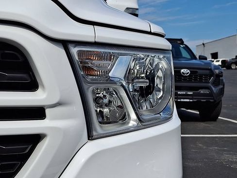Used 2022 RAM 1500 Big Horn AWD/4WD image 3