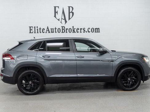 Used 2023 Volkswagen Atlas Cross Sport SE w/ Black Wheel Package AWD/4WD image 5