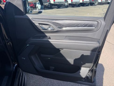 Used 2023 GMC Yukon XL Denali image 16