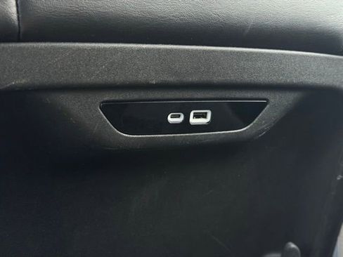 Used 2024 Chrysler Pacifica Touring-L image 22