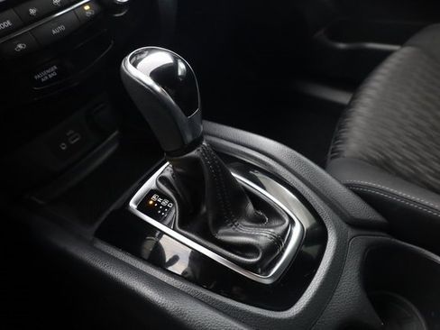 Used 2018 Nissan Rogue SV image 21