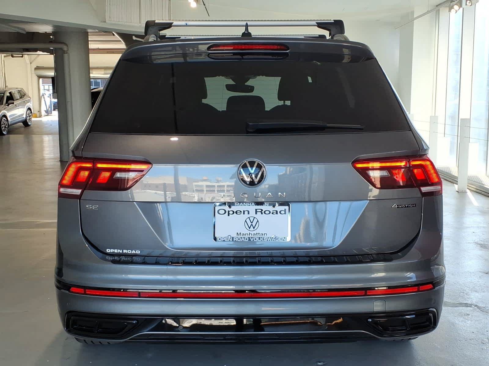 Used 2024 Volkswagen Tiguan SE R-Line AWD/4WD image 5