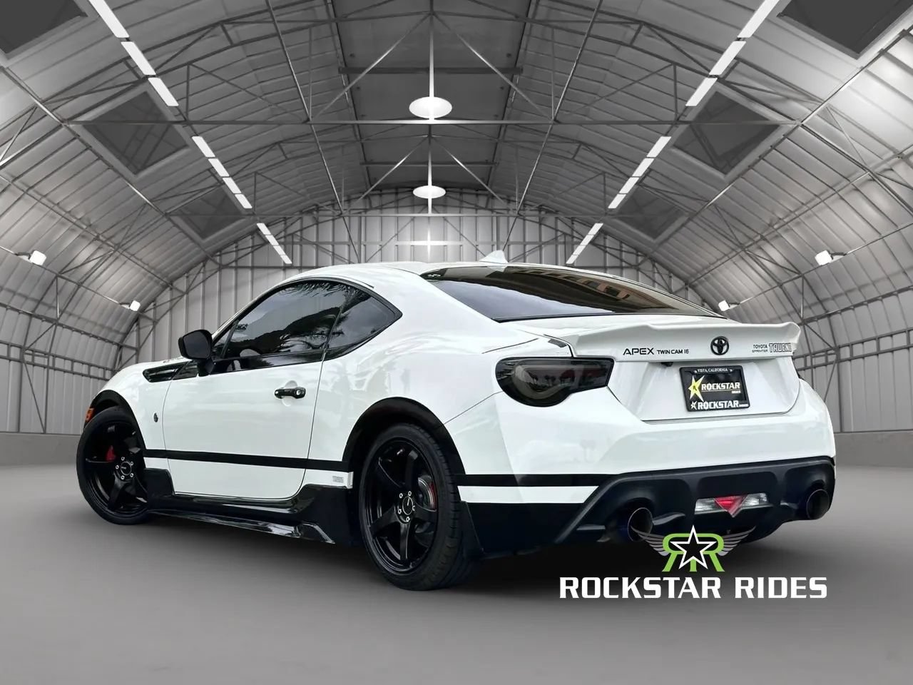 Used 2017 Toyota 86 RWD image 2
