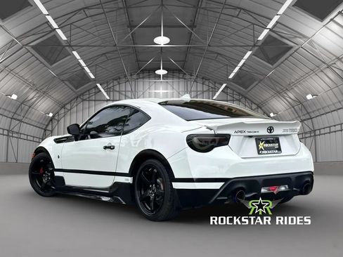 Used 2017 Toyota 86 860 Special Edition RWD image 2