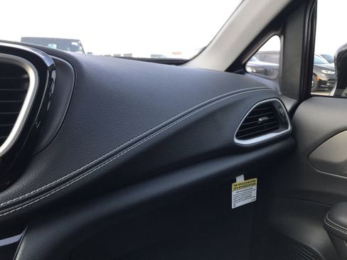 New 2025 Chrysler Pacifica Select w/ Fav Edition Package image 29