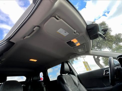 Used 2023 Mitsubishi Outlander SE image 13