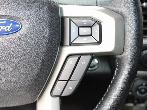 Used 2020 Ford F150 Lariat image 13