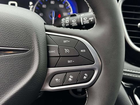 New 2026 Chrysler Pacifica Select AWD/4WD image 23