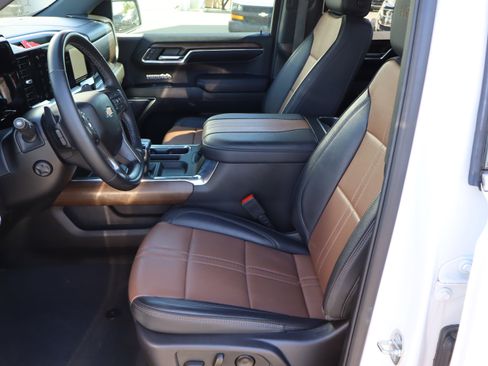 Used 2024 Chevrolet Silverado 1500 High Country w/ High Country Premium Package AWD/4WD image 19
