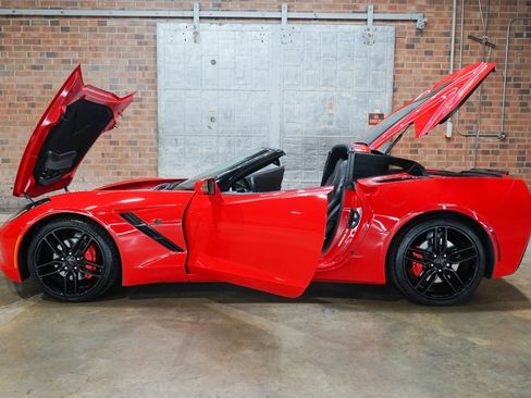 Used 2019 Chevrolet Corvette Stingray Coupe w/ Carbon Flash Badge Package RWD image 26