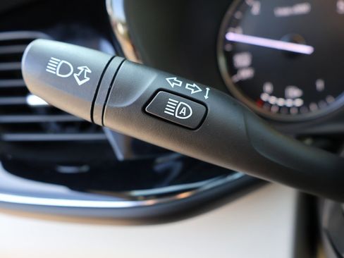 Used 2023 Buick Envision Avenir image 50