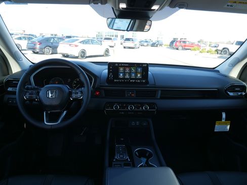 New 2025 Honda Pilot Touring image 20