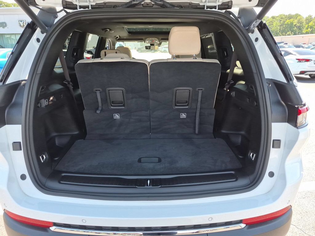 Certified 2025 Jeep Grand Cherokee L Limited w/ Luxury Tech Group II AWD/4WD image 30