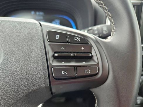 Used 2025 Hyundai Venue SEL FWD image 21