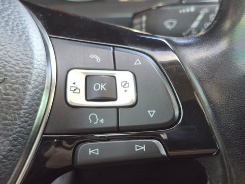Used 2018 Volkswagen Tiguan SEL AWD/4WD image 15