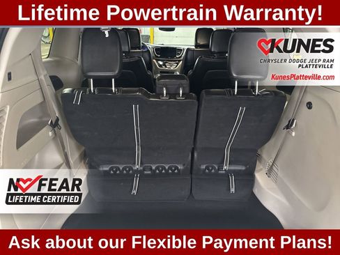 Used 2024 Chrysler Pacifica Touring-L image 15
