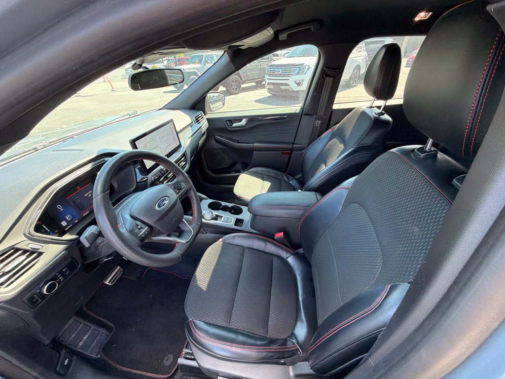 Used 2023 Ford Escape ST-Line w/ Tech Pack #1 FWD image 9