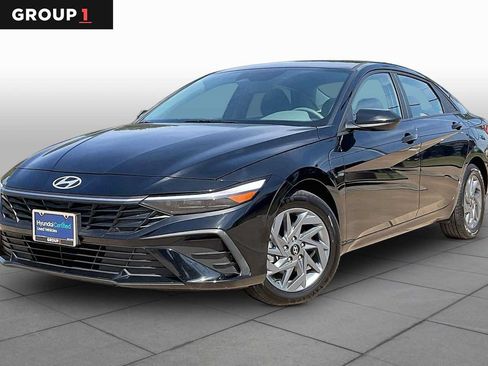 Certified 2024 Hyundai Elantra SEL FWD image 1