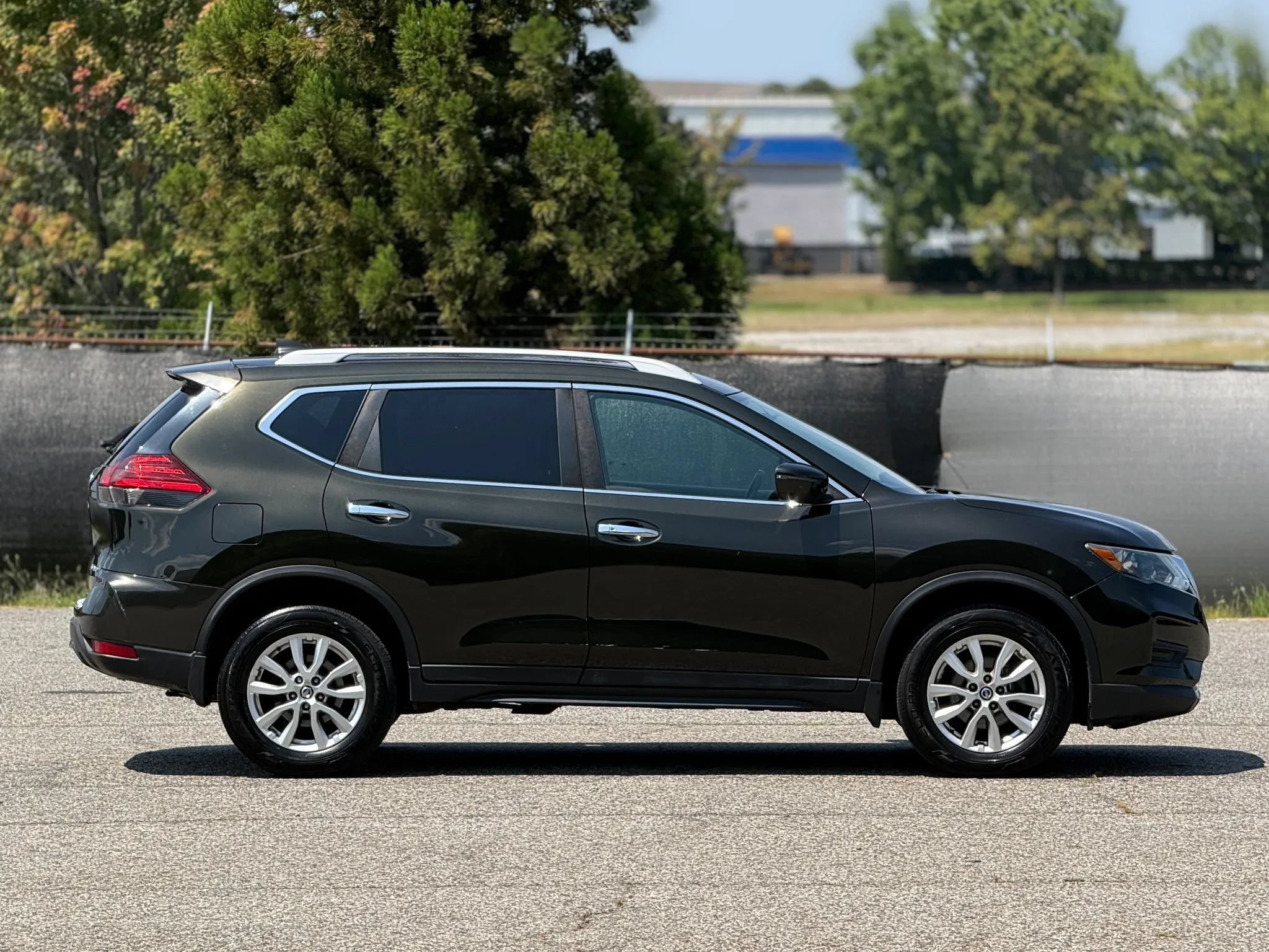 Used 2017 Nissan Rogue SV w/ Sun & Sound Touring Package AWD/4WD image 7