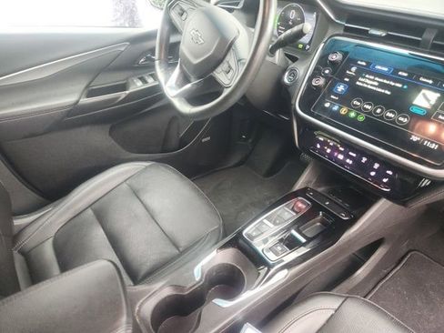 Used 2023 Chevrolet Bolt LT w/ Infotainment Package FWD image 13