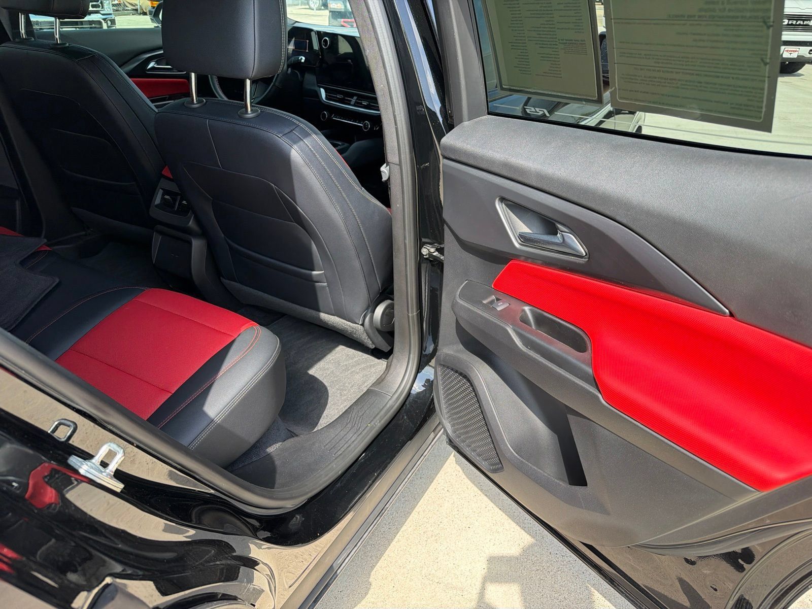 Used 2025 Chevrolet Equinox EV RS FWD image 11
