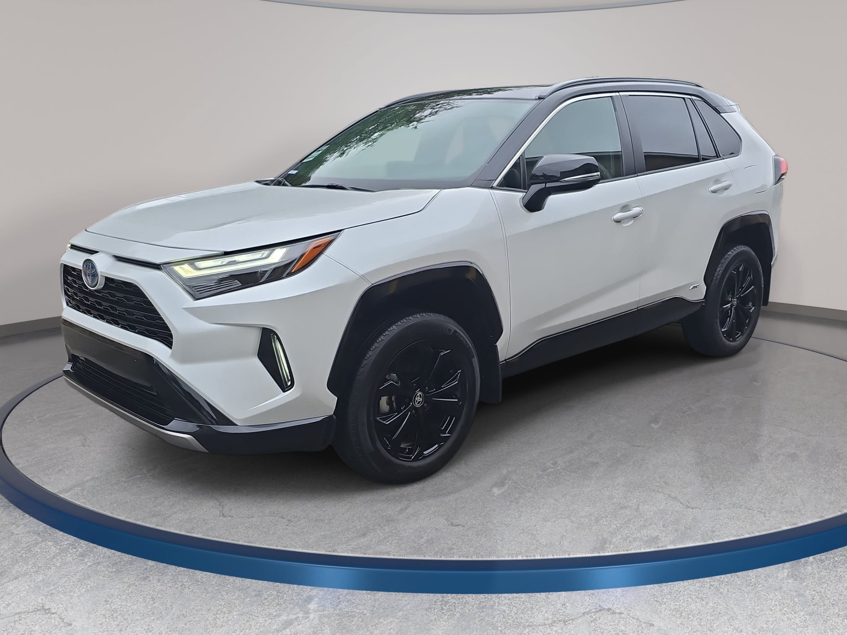 Used 2024 Toyota RAV4 XSE AWD/4WD image 1