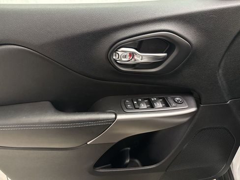 Used 2020 Jeep Cherokee Latitude Plus w/ Cold Weather Group image 16