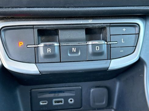 Used 2024 GMC Terrain SLT image 28