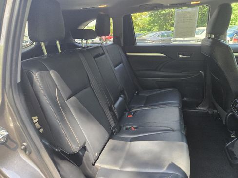 Used 2015 Toyota Highlander XLE AWD/4WD image 28