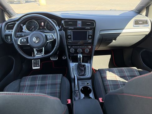 Used 2018 Volkswagen Golf 4-Door image 17