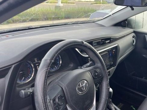 Used 2017 Toyota Corolla SE image 11