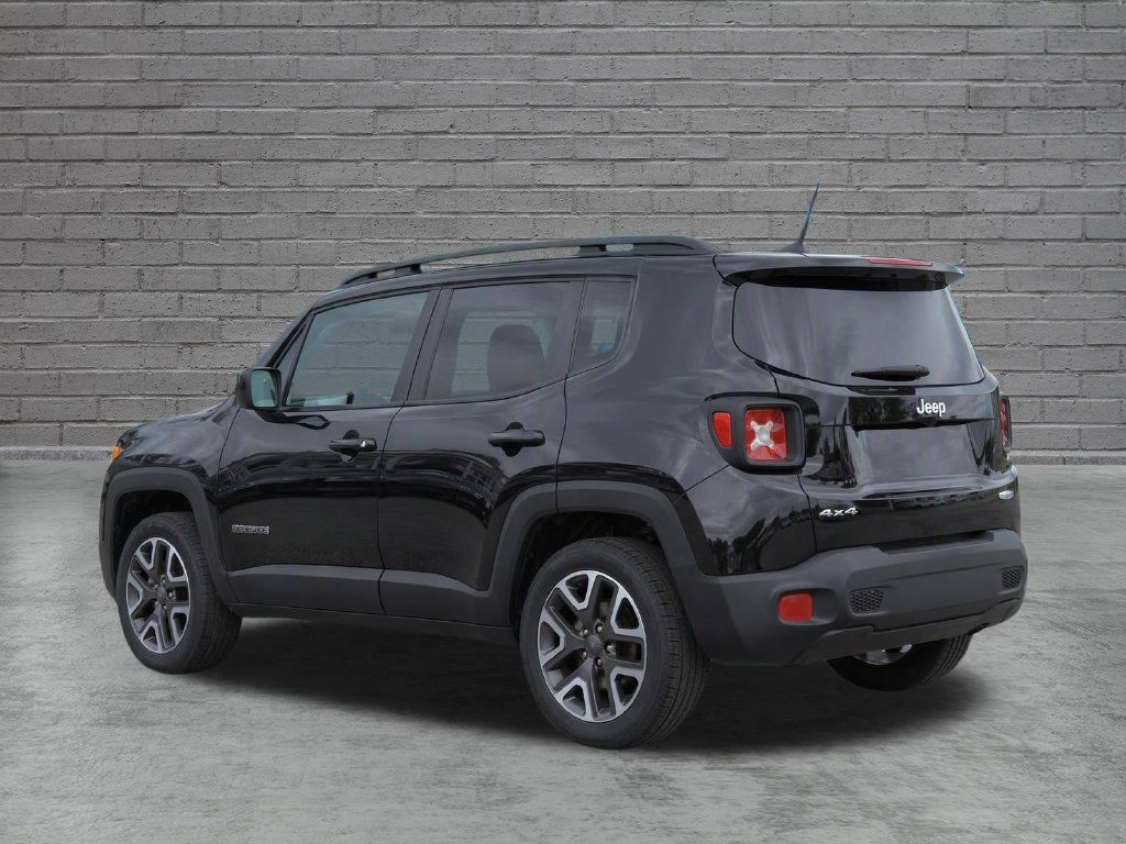 Used 2017 Jeep Renegade Latitude w/ Cold Weather Group AWD/4WD image 4