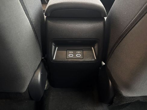 Used 2025 Toyota Corolla LE image 23