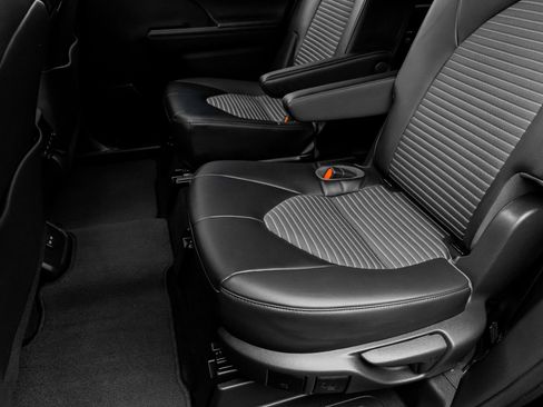 Used 2023 Toyota Highlander XSE image 34