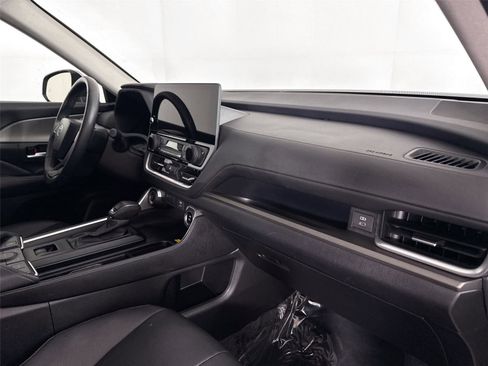 Certified 2025 Toyota Grand Highlander XLE image 43