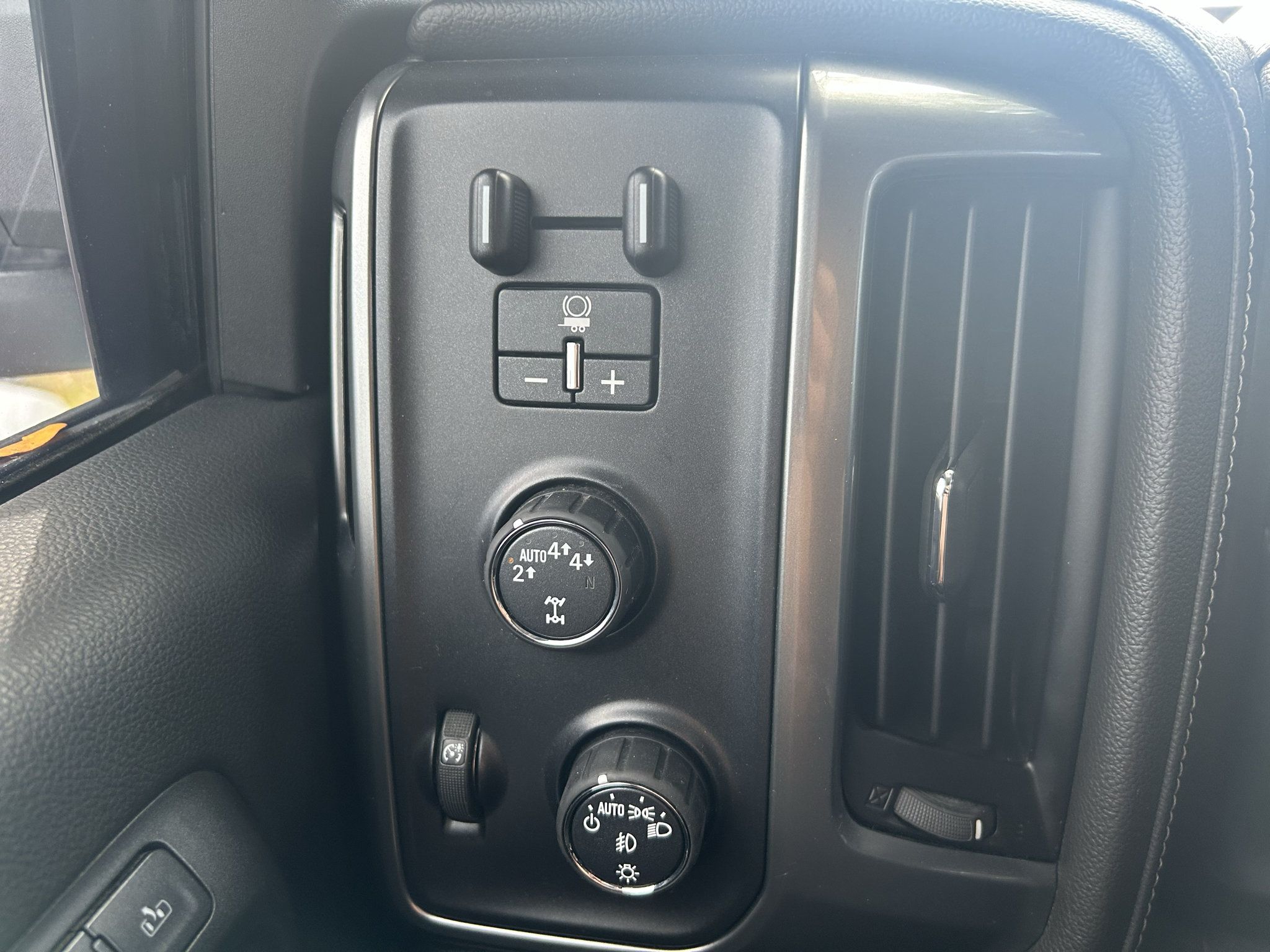 Used 2017 Chevrolet Silverado 1500 LTZ w/ Max Trailering Package AWD/4WD image 20
